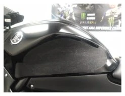 Graves Motorsports Tank Grip Yamaha R7 2022-2023